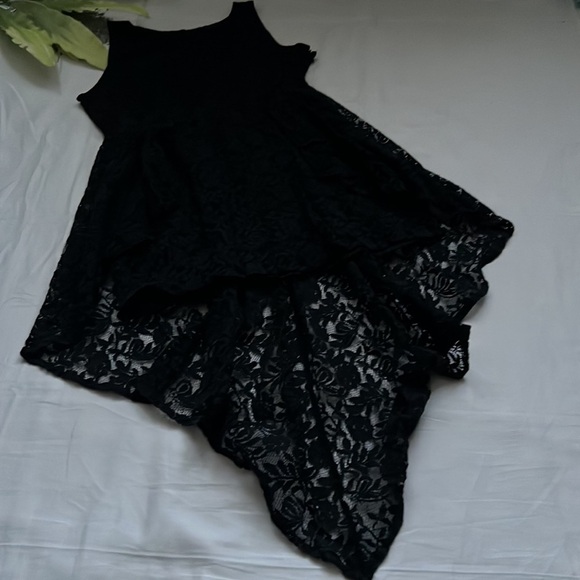 ⭐️MINKPINK Lace Hi Low Dress⭐️ - Picture 5 of 15